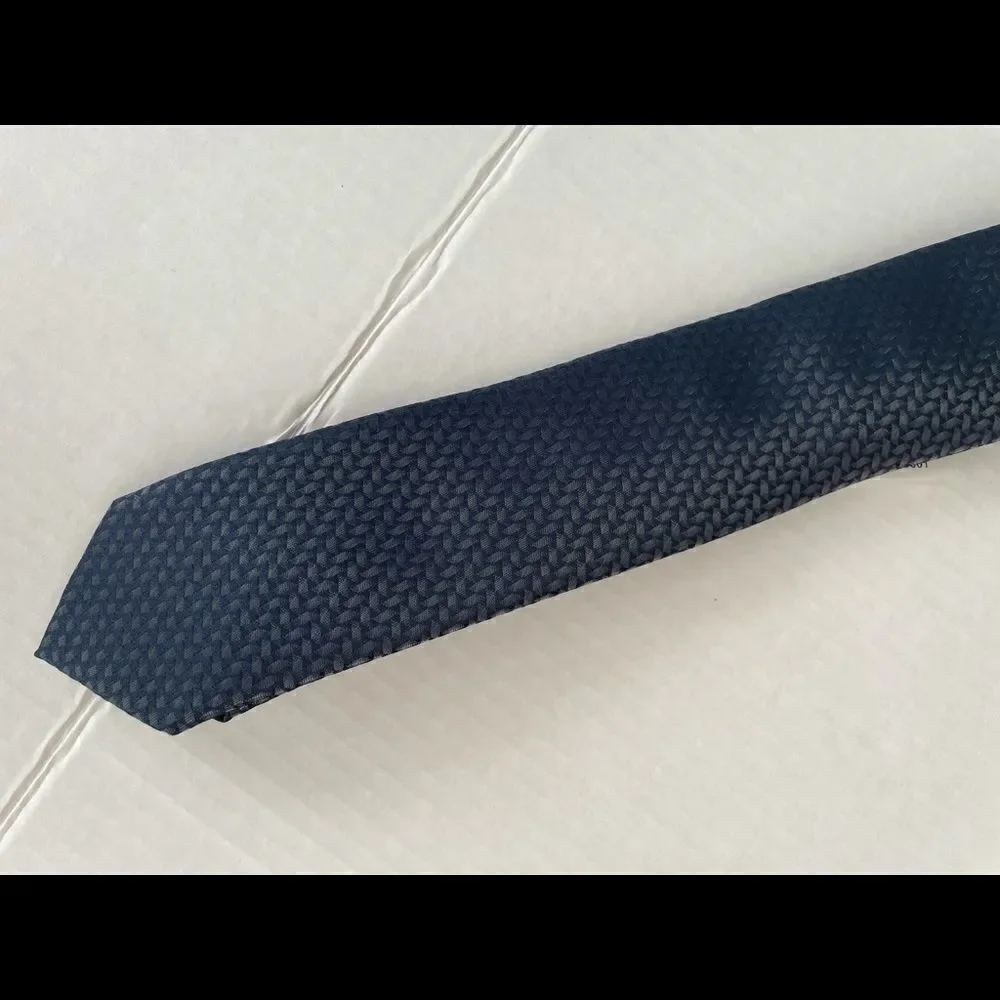 Nwt EGARA blue patterned tie, MSRP $39.99